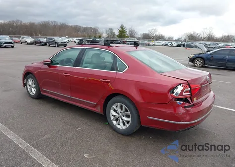 2016 Volkswagen Passat 1.8T S z USA, uszkodzony, nr VIN 1VWAT7A38GC027711